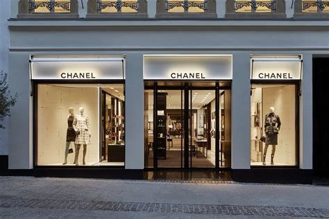 boutique chanel paris horaires|Chanel store locations in Paris.